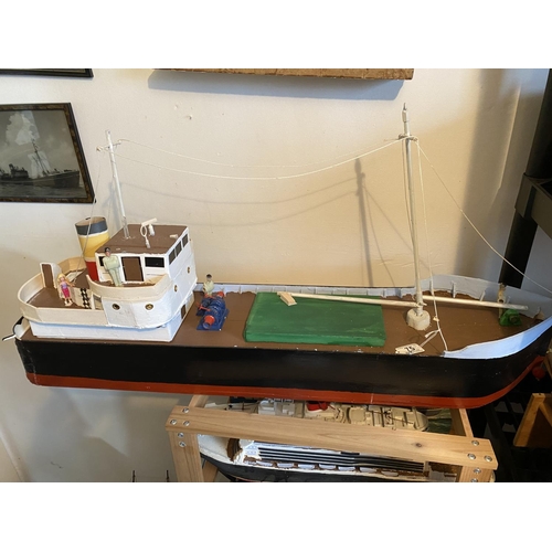 75 - BALSAWOOD MODEL SHIP STATIC LENGTH 88CM WIDTH 21CM