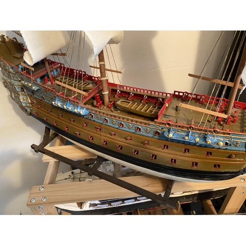 81 - LARGE VINTAGE MODEL GALLEON LENGTH 76CM WIDTH 15CM