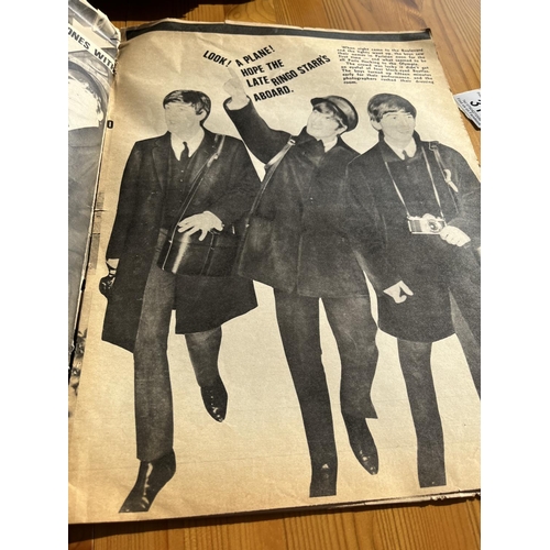 313 - Rare original Beatles in Paris boyfriend extra