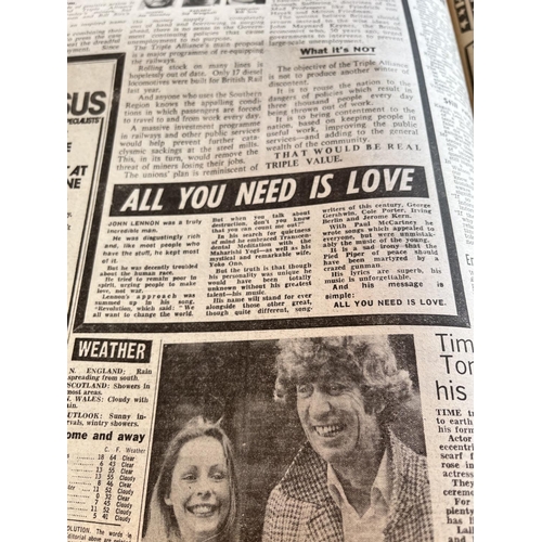 343 - Original 1980 Sunday mirror my love affair with Lennon complete paper