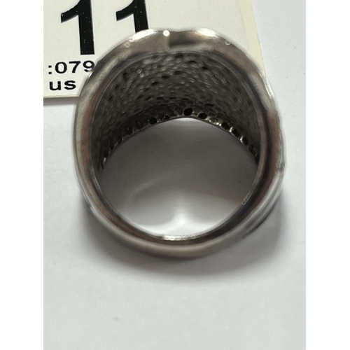 11 - STERLING SILVER TV CHANNEL RING SIZE O HEAVY