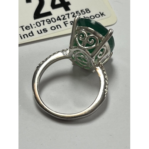 24 - STERLING SILVER TV CHANNEL GREEN STONE RING SIZE N