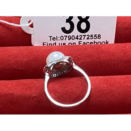 38 - STERLING SILVER PEARL RING SIZE N.5