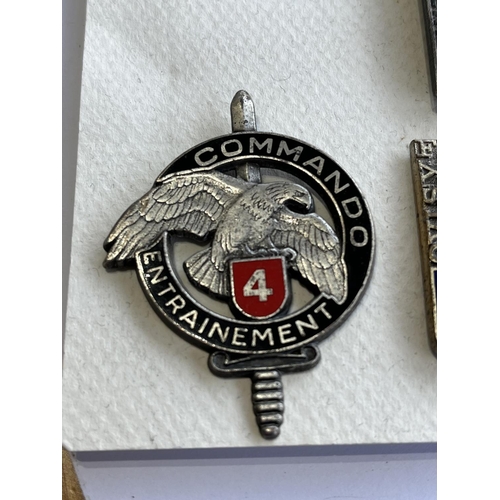 16 - 3 FRENCH COMMANDO BADGES COULD BE SILVER