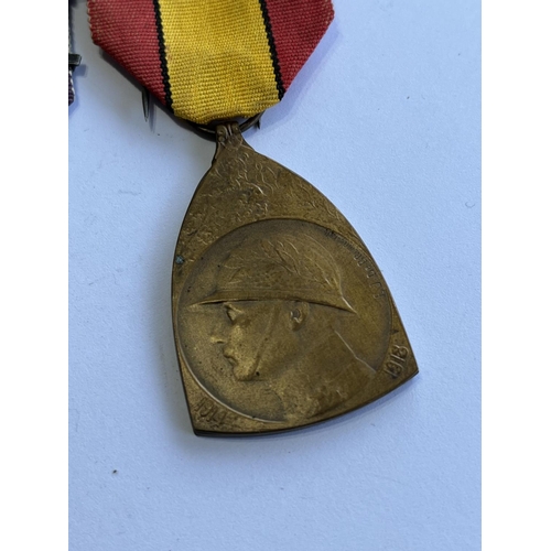 17 - 2 BELGIUM WORLD WAR 1 MEDALS UN NAMED