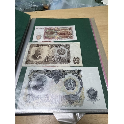 1238 - FOLDER OF BANKNOTES