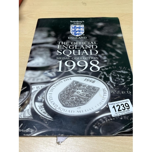 1239 - THE OFFICIAL ENGLAND MEDAL COLLECTION 1998