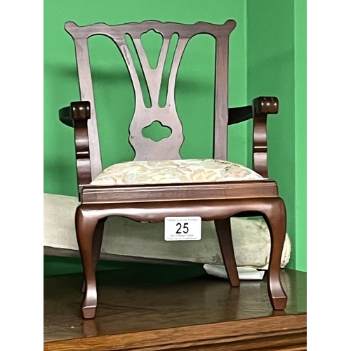 25 - DOLLS CHAIR