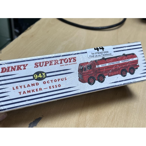 44 - DINKY SUPER TOYS LEYLAND OCTOPUS TANKER ESSO BOXED