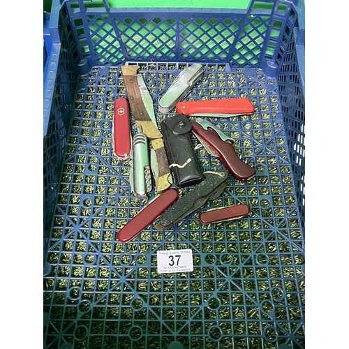 37 - BASKET OF ASSORTED FISHING PEN KNIVES