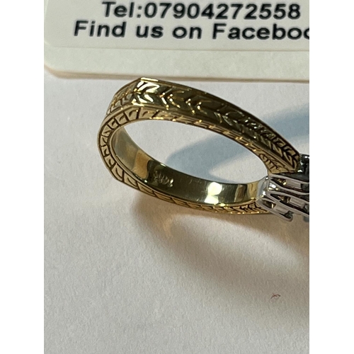 122 - 14CT GOLD TRIO DIAMOND RING WITH 3 VERY NICE DIAMONDS & UNUSUAL DESIGN RING SIZE N 5.73 GRAMS