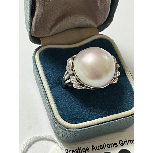 123 - MAYBE PEARL & DIAMOND RING IN WHITE METAL SIZE K 7.78 GRAMS TOTAL WEIGHT