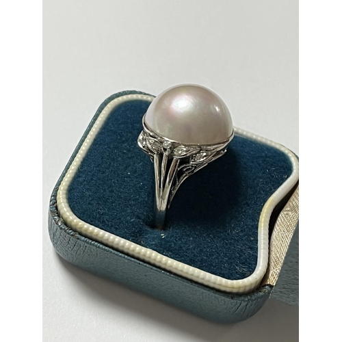 123 - MAYBE PEARL & DIAMOND RING IN WHITE METAL SIZE K 7.78 GRAMS TOTAL WEIGHT