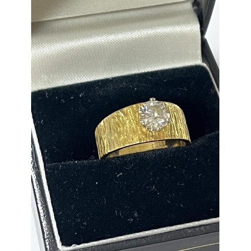 206 - 1970’S 18CT GOLD & SINGLE DIAMOND RING SIZE J 6.2 GRAMS THIS HAS A NICE SIZED DIAMOND