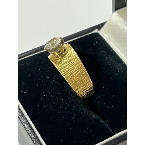 206 - 1970’S 18CT GOLD & SINGLE DIAMOND RING SIZE J 6.2 GRAMS THIS HAS A NICE SIZED DIAMOND