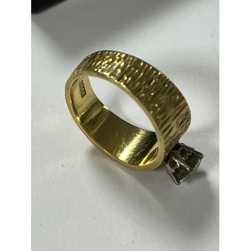 206 - 1970’S 18CT GOLD & SINGLE DIAMOND RING SIZE J 6.2 GRAMS THIS HAS A NICE SIZED DIAMOND