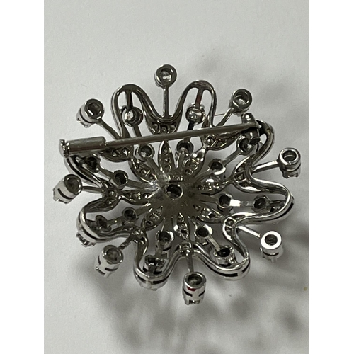 208 - STUNNING 18CT WHITE GOLD DIAMOND SNOWFLAKE BROOCH WITH 65 DIAMONDS RANGING FROM A NICE SIZE IN THE C... 