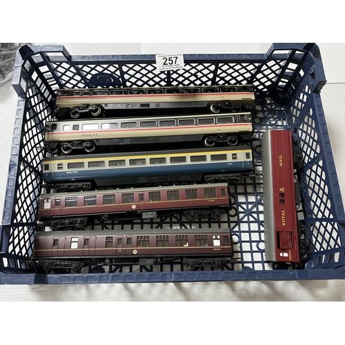 257 - ASSORTED COACHES OO GAUGE X6