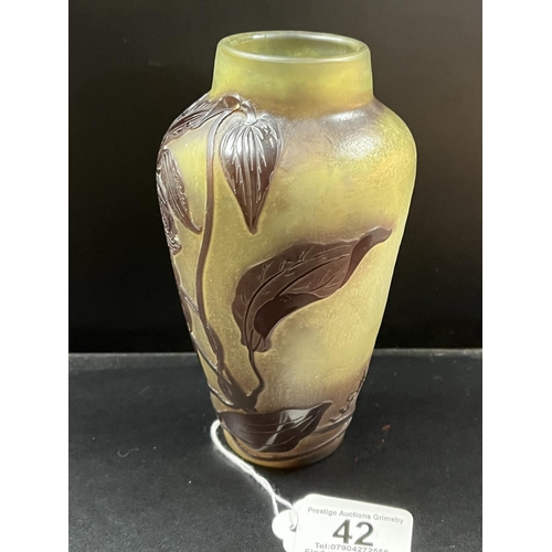 42 - A SUPERB GALLE CAMEO ART GLASS VASE WHICH MEASURES APPROXIMATELY 16CM TALL BY 9CM WIDE VERY NICE CON... 