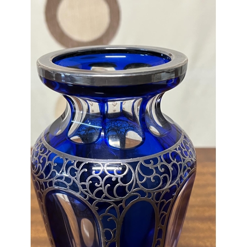 79 - STUNNING ART ECO BLUE GLASS VASE 17CM TALL 10CM WIDE