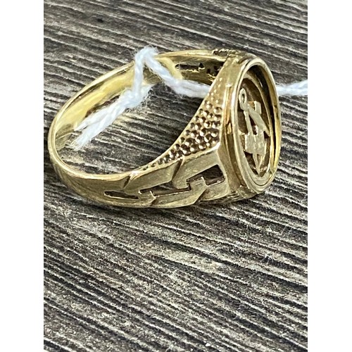 205 - STUNNING 9CT GOLD MASONIC SWIVEL RING AND NICE PATTERN 6 GRAMS OF GOLD AND A SIZE V