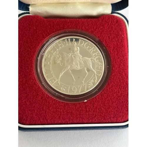 2 - 1977 ROYAL MINT SILVER JUBILEE CROWN STERLING SILVER IN BOX