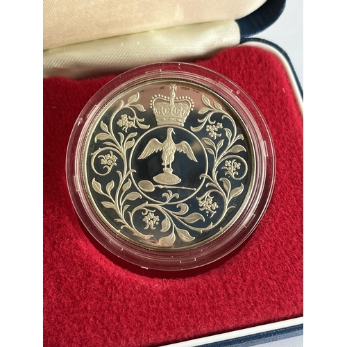 2 - 1977 ROYAL MINT SILVER JUBILEE CROWN STERLING SILVER IN BOX