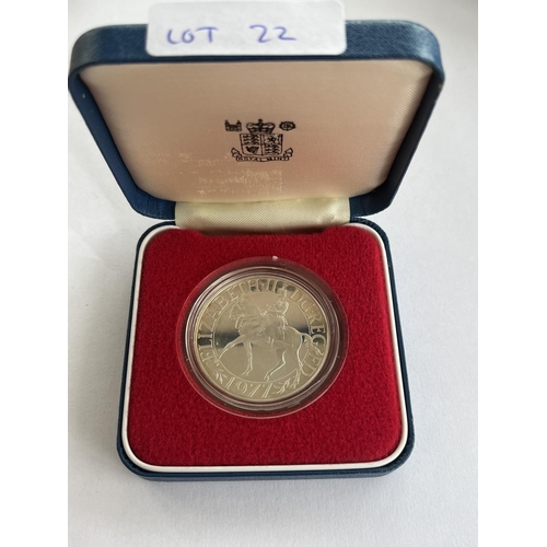 22 - ROYAL MINT 1977 STERLING SILVER CROWN IN A CASE