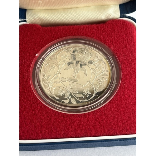 22 - ROYAL MINT 1977 STERLING SILVER CROWN IN A CASE