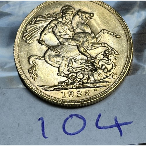 104 - 1923 FULL GOLD SOVEREIGN IN VERY GOOD CONDITION