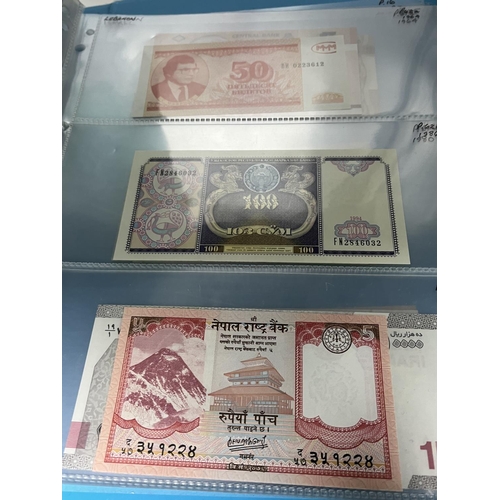 118 - ALBUM OF UNCIRCULATED BANKNOTES WORLDWIDE ALL DIFFERENT