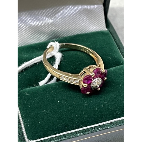 146 - 9CT GOLD RING WITH DIAMONDS SIZE N 2.71G