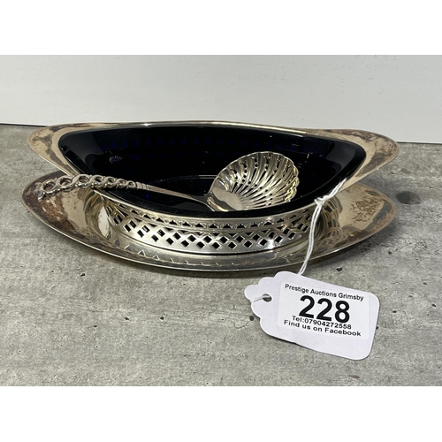 228 - HARRY ATKIN SAUCE DISH WITH SPOON STERLING SILVER 158.44G WITHOUT THE GLASS LINER