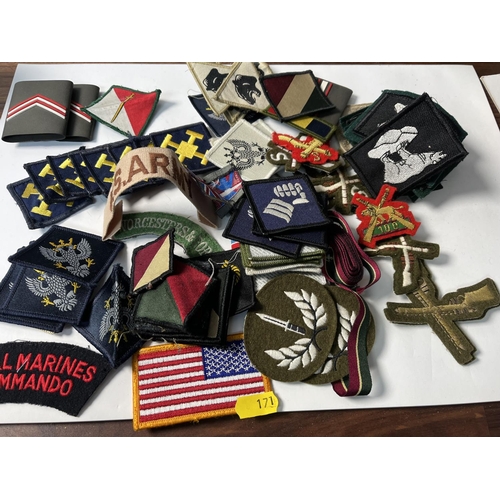 171 - LARGE QUANTITY OF MILITARY PATCHES