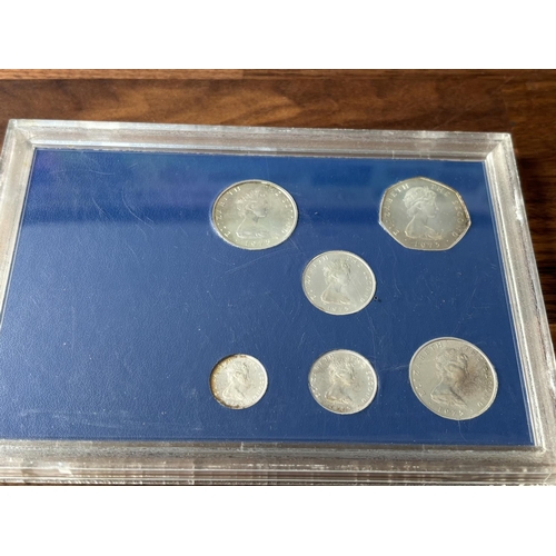 482 - 1975 ISLE OF MAN DECIMAL COINS PROOF SET SILVER