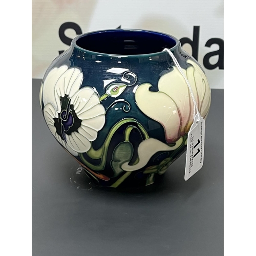 11 - DECORATIVE MOORCROFT POSY VASE APPROX 11.5CM TALL WITH BOX