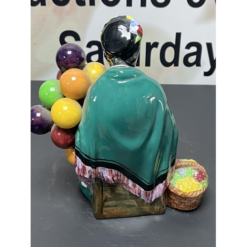 45 - ROYAL DOULTON THE BALLOON SELLER APPROX 20CM TALL