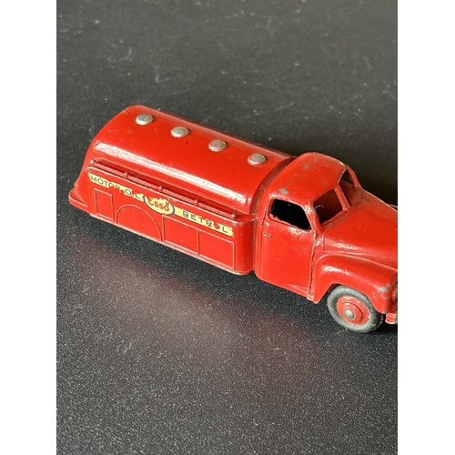 856 - DINKY STUD BAKER ESSO PETROL TANKER