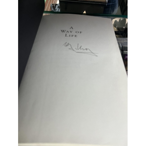 231 - SIGNED REG KRAY THE WAY OF LIFE BOOK WHEN BIDDING ON THIS LOT PLEASE SEE THE PHOTOS FOR YOUR OWN REA... 