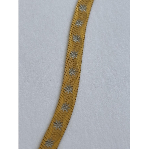 1 - 9CT GOLD ORIENTAL LOOK FLAT NECKLACE 18