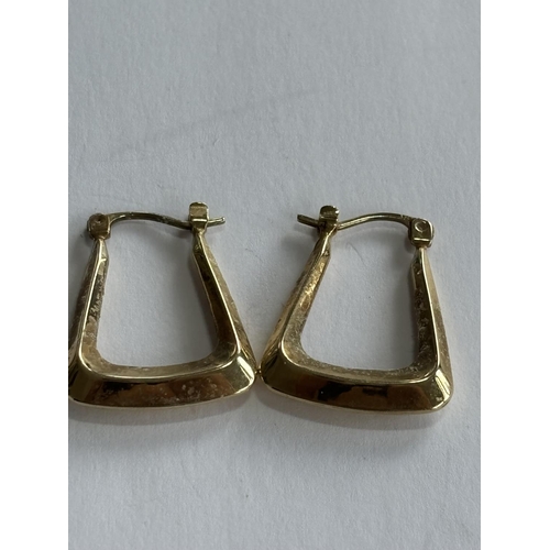 18 - 9CT GOLD HOOP EARRINGS 1.3G