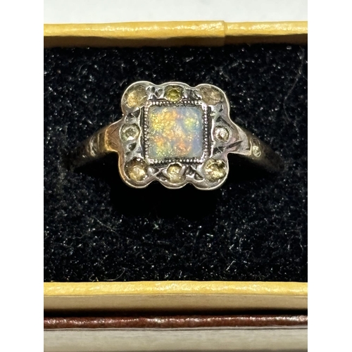 300 - 9CT GOLD & SILVER VINTAGE OPAL RING SIZE K