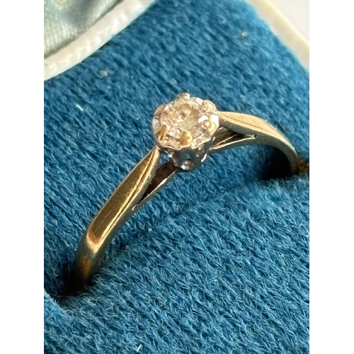 33 - 9CT GOLD DIAMOND RING SIZE M 1.78G