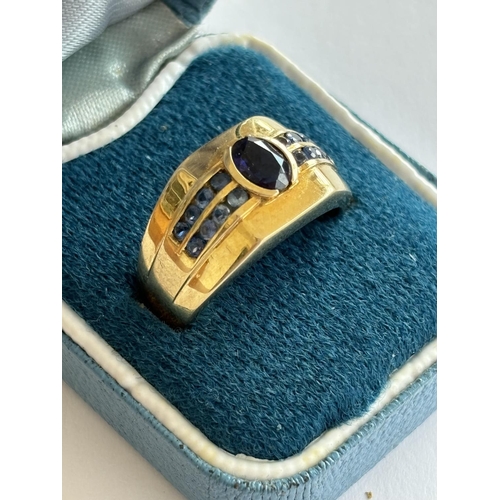 37 - STUNNING 10CT GOLD SAPPHIRE RING SIZE P 5.91G