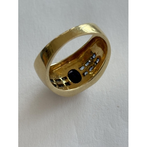 37 - STUNNING 10CT GOLD SAPPHIRE RING SIZE P 5.91G