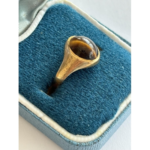 38 - 9CT GOLD TIGERS EYE RING SIZE J  2.44G