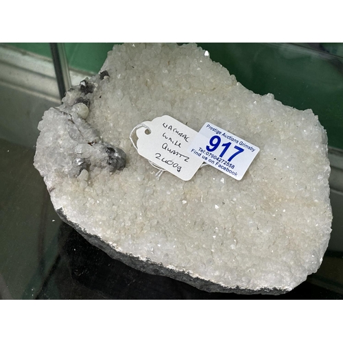 917 - NATURAL WHITE QUARTZ 2400G
please see the pictures as we are not experts in this subject so descript... 