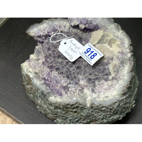 918 - AMETHYST GEODE 6000G
please see the pictures as we are not experts in this subject so description is... 