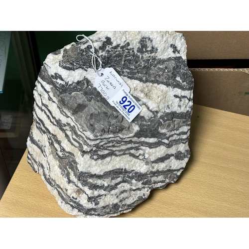 920 - NATURAL ZEBRA ROCK 7700G
please see the pictures as we are not experts in this subject so descriptio... 