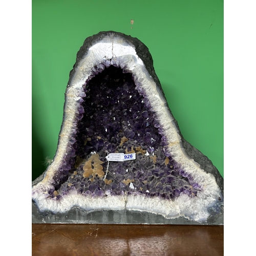 926 - AMETHYST GEODE 33.5KG
please see the pictures as we are not experts in this subject so description i... 